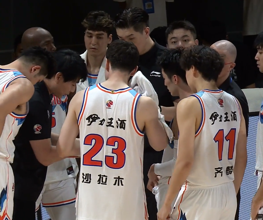 风云突变克里夫兰骑士集结日防线松动广州队今晨临场应变，赛前西汉姆回应争议直接炸裂